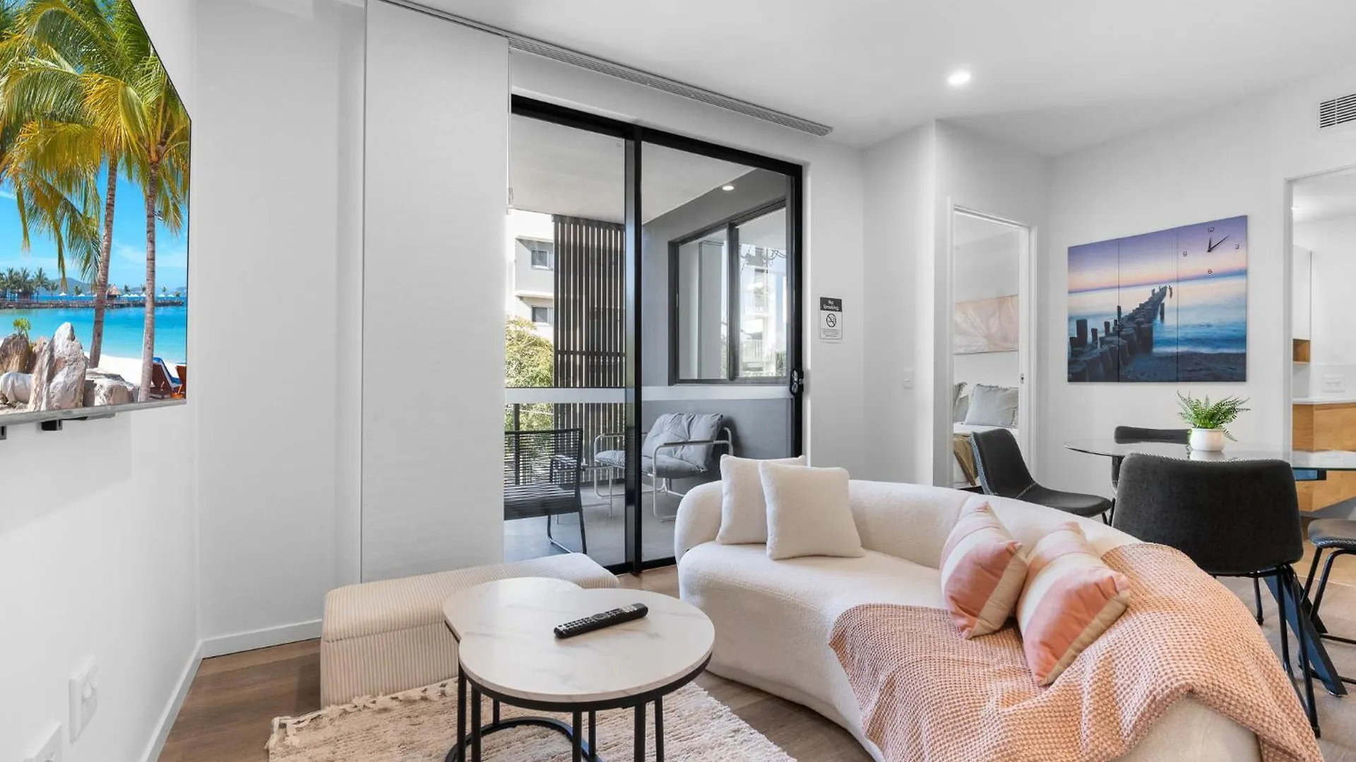 Апартаменты The Eton - Brand New Nundah Modern 1 Bedroom Apt With Parking, Netflix Брисбен